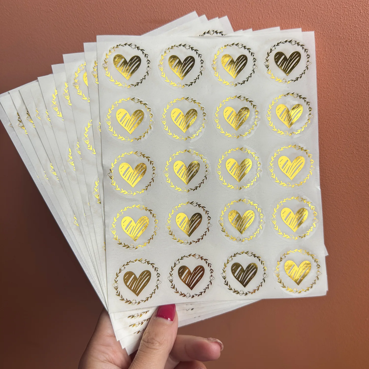 200 Pcs Round Transparent Gold Heart Adhesive Sticker Cute Sealing Label Sticker for Envelope Gift Decor Stationery Sticker
