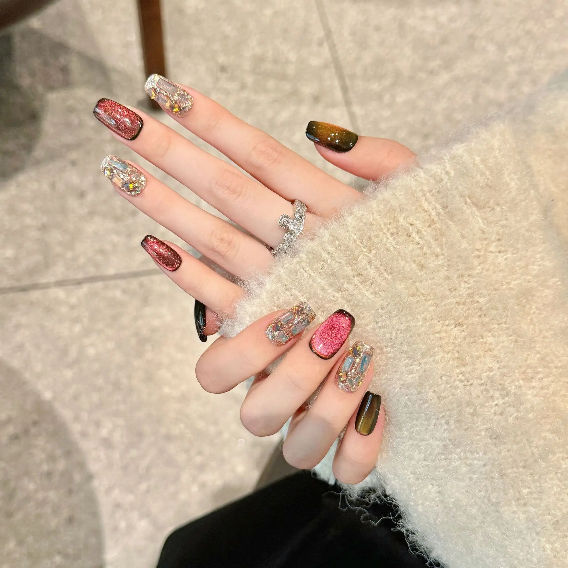Handgefertigte Nägel zum Aufdrücken, Glitzer, Himbeere, Weinrot, französisches Katzenauge, künstliche Nägel, tragbar, vollständige Abdeckung, süße koreanische kurze künstliche Nägel