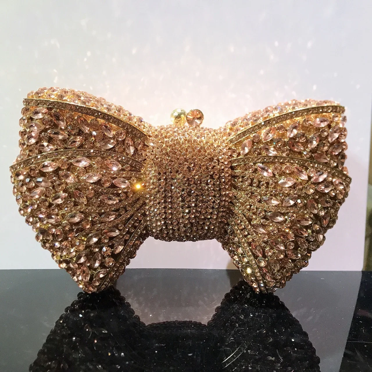 Elegant Rhinestone Bowtie Evening Bag Fashionable Luxurious Banquet Crystal Clutch Personalized Handbag Unique Diamond Party Bag