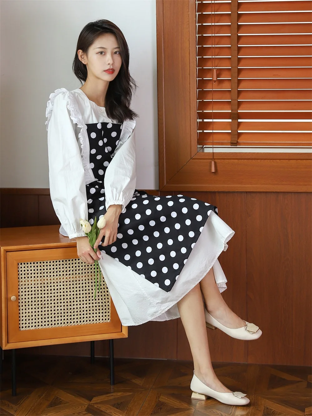 

Polka Dot Apron for Cooking, Korean Princess Style, Manicure and House Cleaning, New