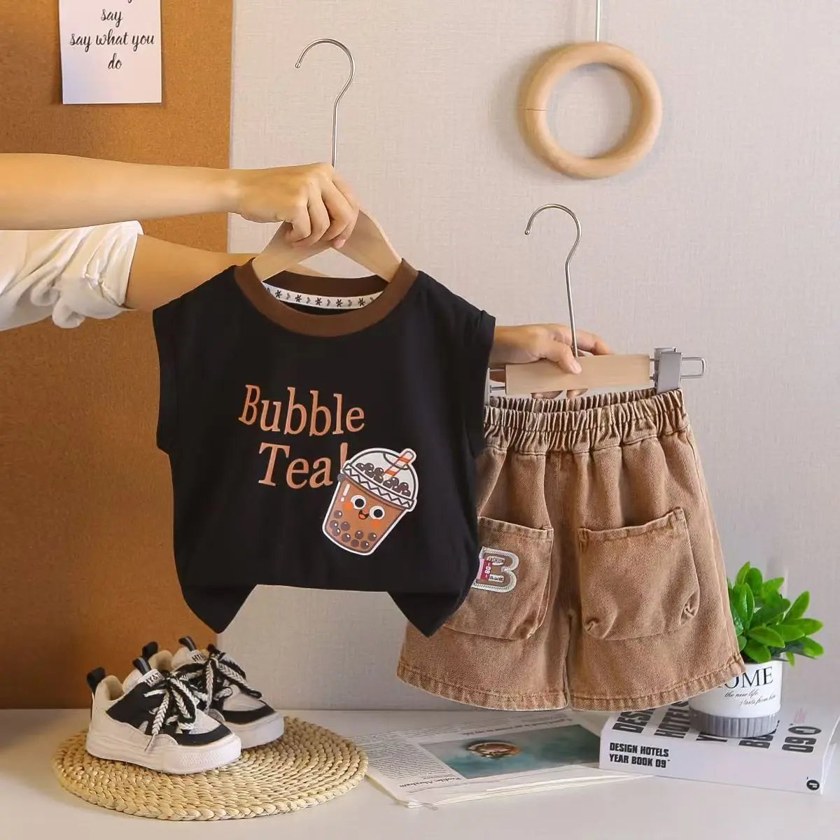 Entzückendes Baby-Outfit mit Bubble-Tea-Print, weiches Baumwoll-Tanktop + Cargo-Shorts mit elastischem Bund für Jungen