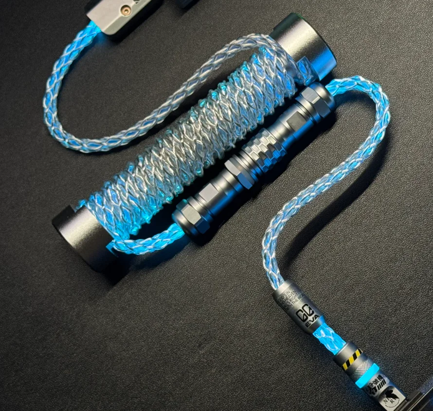 1.5m White and Blue Magnetic Axis Keyboard Cable Supports 8K Polling Rate