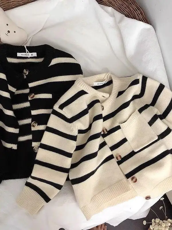 Miękki kardigan w paski na wiosnę i jesień, ubranka dla niemowląt, dzianinowa odzież wierzchnia dla dzieci, okrągły dekolt, długi rękaw, jedwabny top.