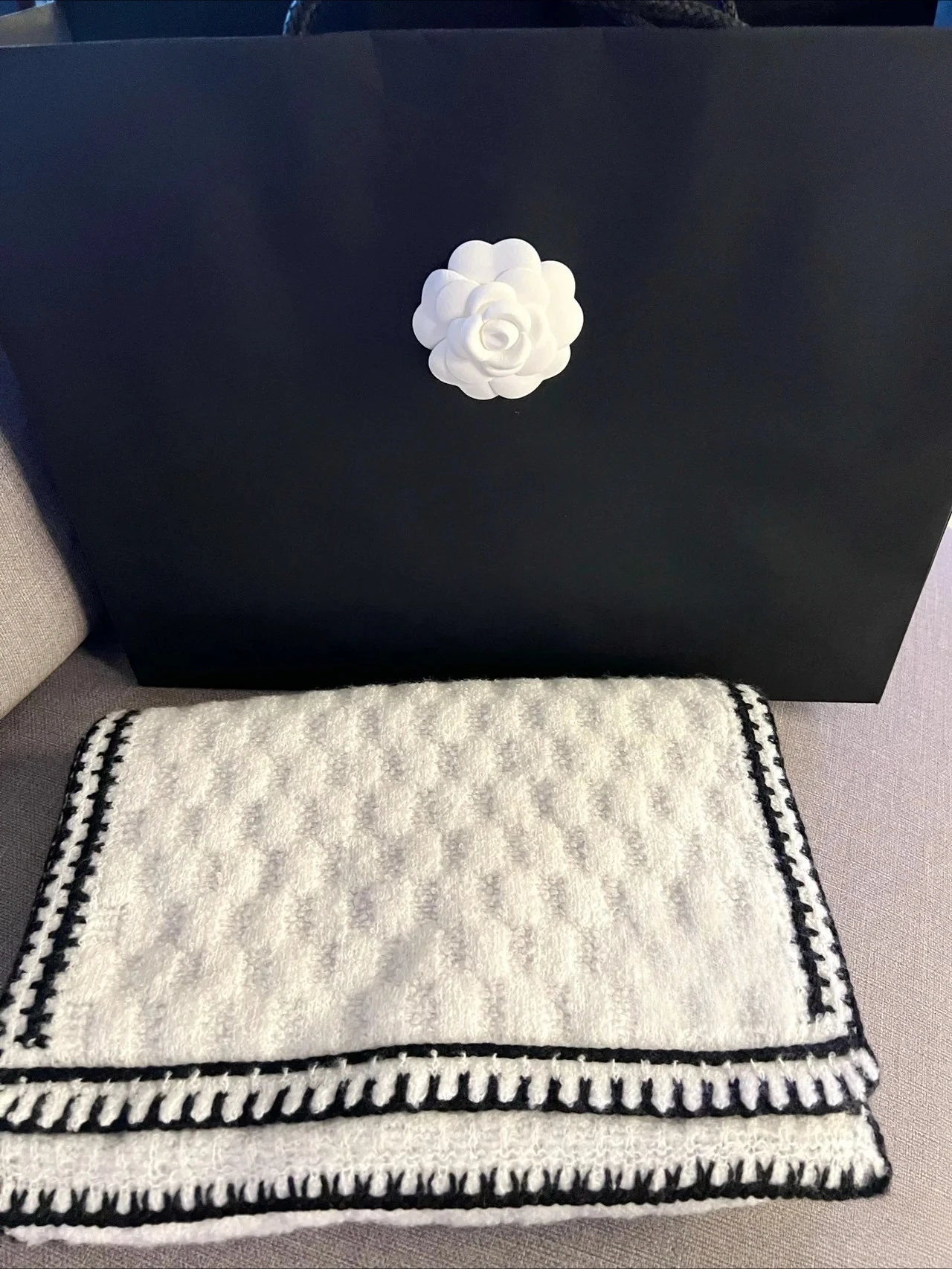 

Женский шарф в дизайнерском стиле с буквой C, новинка 2025, зима, высококачественный смысл, универсальная корейская атмосфера, теплый дизайн