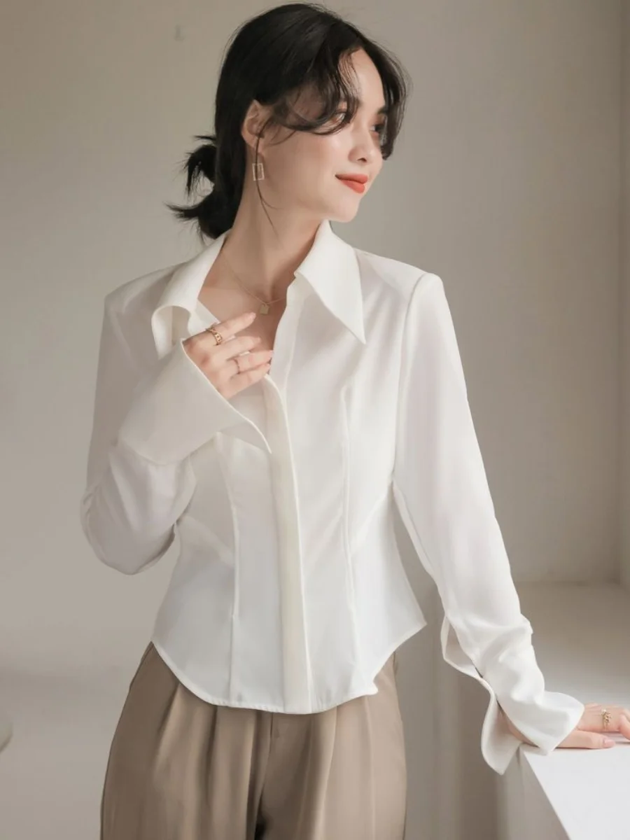 

Рубашка из белого атласа для ранней осени, женская, с заостренным воротником, приталенного кроя, из высококачественного полиэфирного волокна, с длинными рукавами, свободного кроя