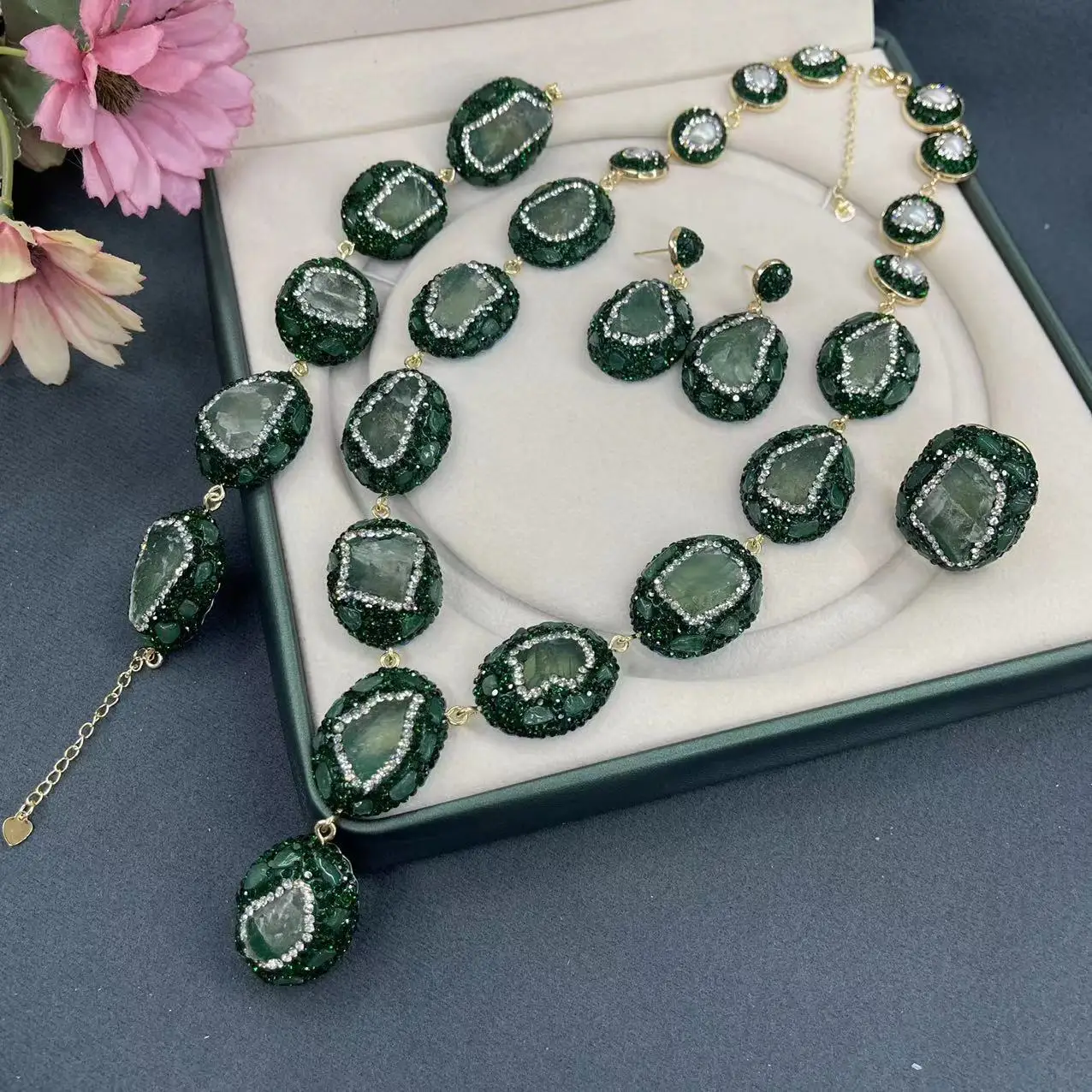 New natural crystal four-piece set, high-end European, American and popular niche fashion set, handmade design jewelry.