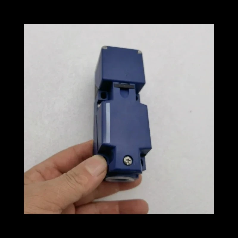 XS9C4A2A1G13SCU New Original in Stock Inductive Proximity Switch Inductive Sensor