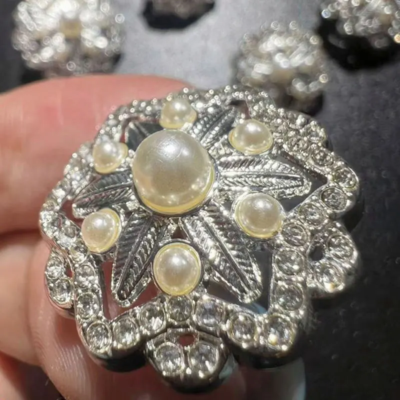 6 Stück 18/23 mm blumenähnliche silberne Metallknöpfe für Kleidung, Mantel, Windjacke, DIY, Perlen-Strass-Dekoration, Nähknöpfe – Detail 5