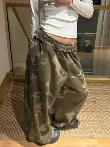Armégröna kamouflage lösa mjukisbyxor snygga street sweatpants med raka ben i harajuku-stil hiphop-byxor i Y2K-stil streetwear 8 best sales camouflage baggy byxor - №2