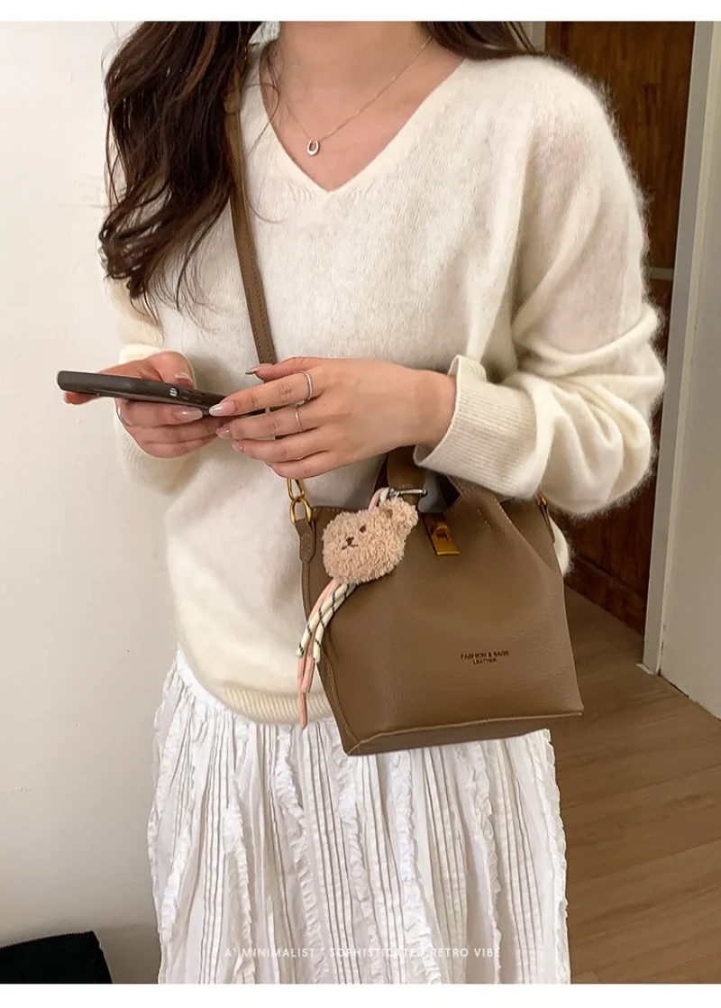 Minimalist Multi-Color Bucket Bag, Grainy Finish with Teddy Bear Accent, Versatile Everyday Purse for Work & Outings clutch bag