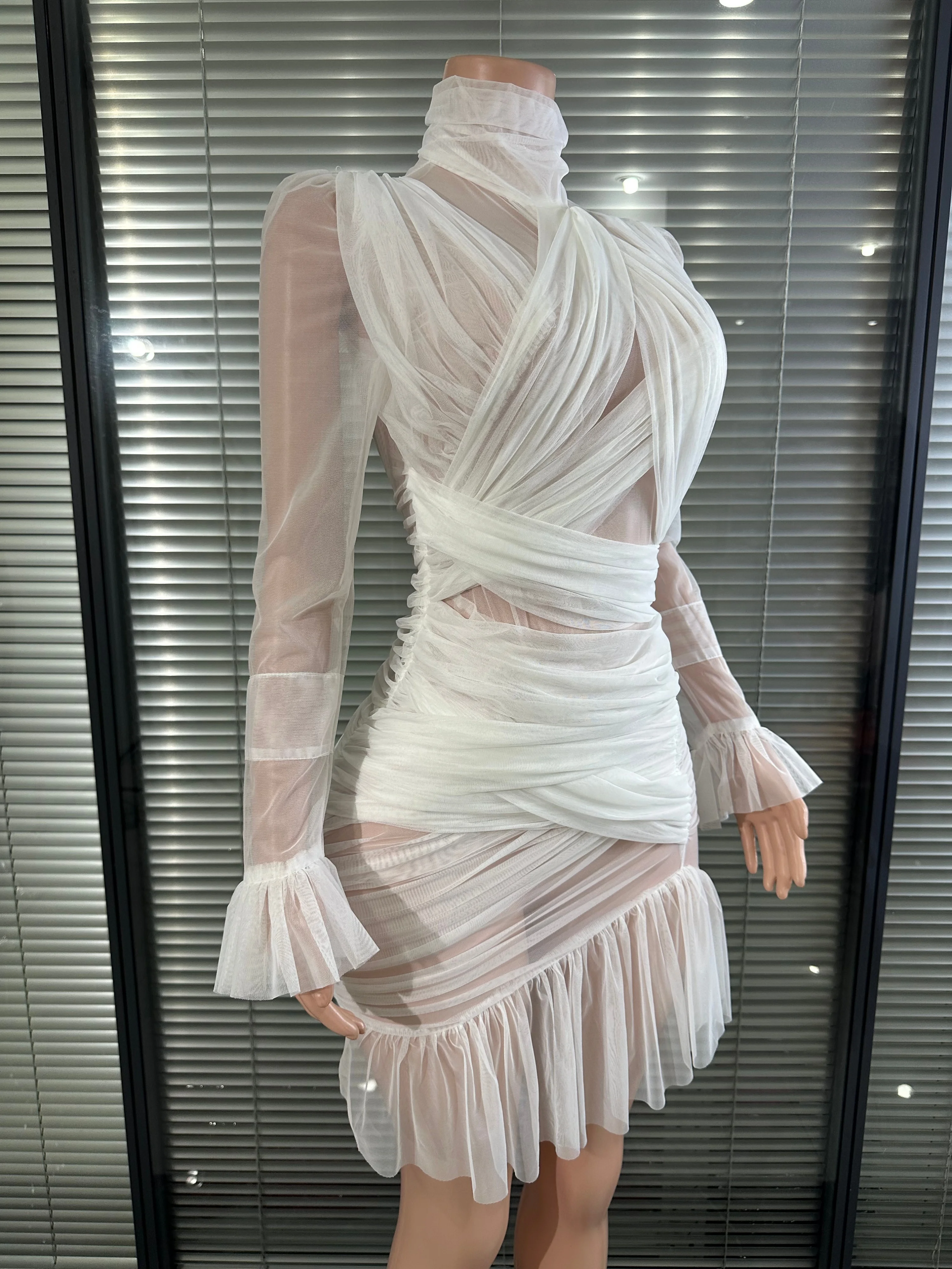 ruffle hem bodycon dress Women White Sheer Mesh Mini HighNeck Cross Wrap Cutout Long Flare SleeveRuched Club PartyDress Tamanhos:4