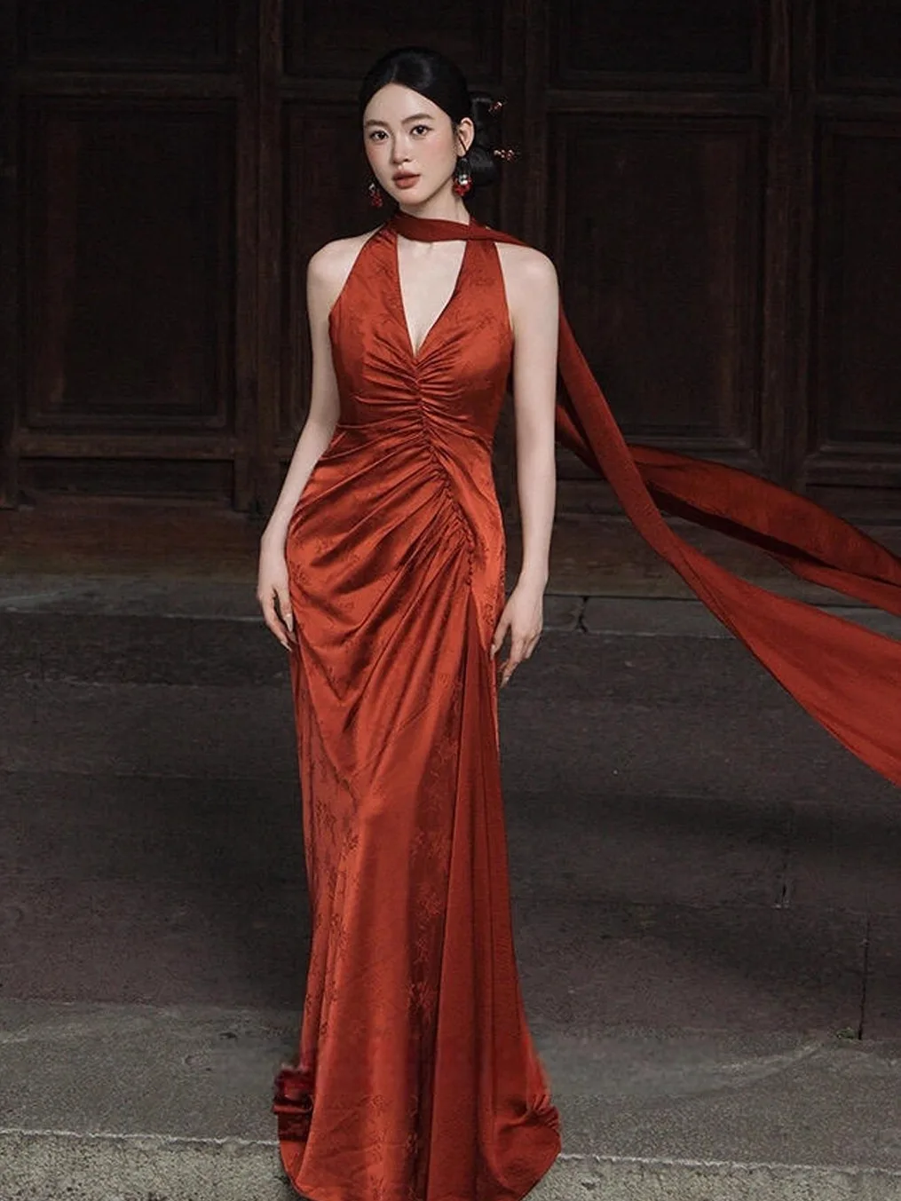 

Новое китайское свадебное платье класса люкс винного цвета для помолвки и свадьбы.