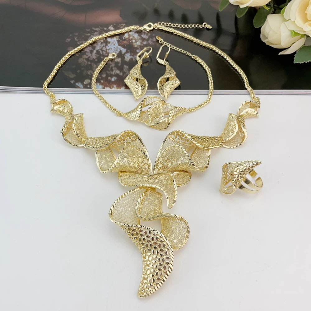 Exquisite and fashionable high-end jewelry set, suitable for various parties, brides and weddings to wearFHK17347