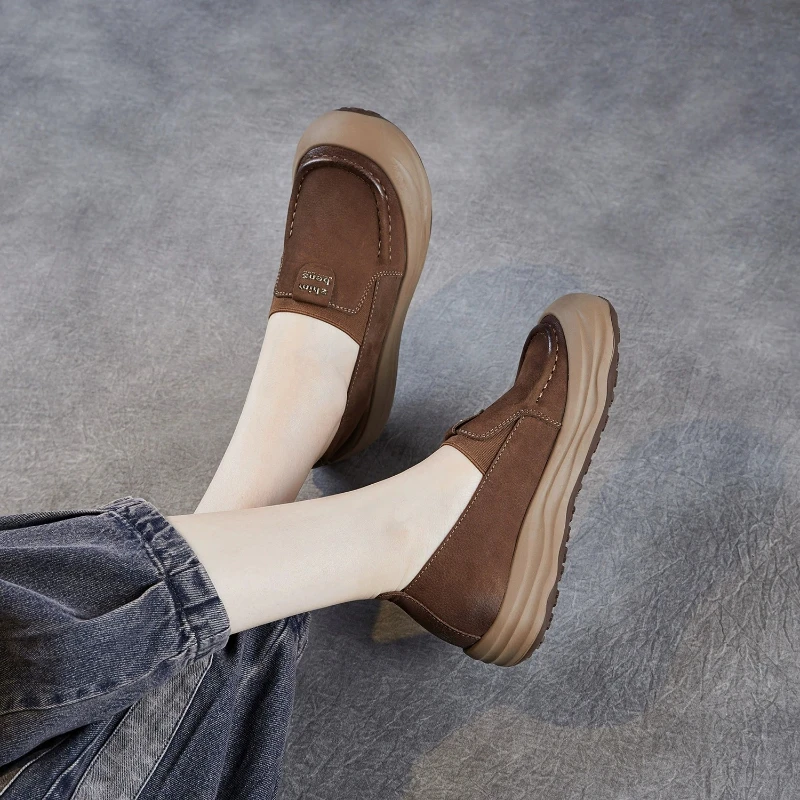 حذاء رياضي مكتنز من الجلد الطبيعي مريح بدون كعب سهل الارتداء على منصة عصرية للربيع للنساء بدون كعب مقاس كبير للخريف