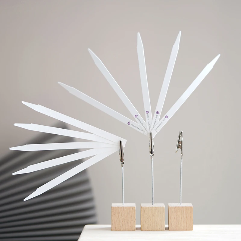 

Portable Wooden Place Card Holder Clips For Perfume Essential Oils Test Tester Paper Strip Aromatherapy Paper Desktop Holder