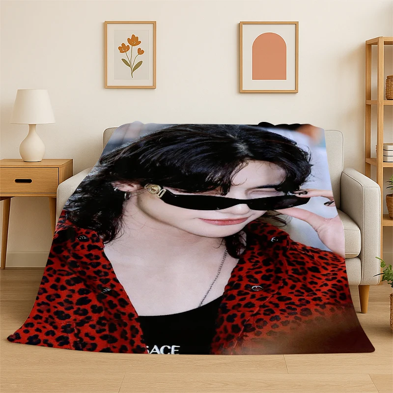 Kpop Hyunjin Stray Kids Musik-Flanelldecke, weiche, warme Überwurfdecke für Schlafzimmer, Wohnzimmer, Bett, Reisen, Camping, Picknick, Geschenk