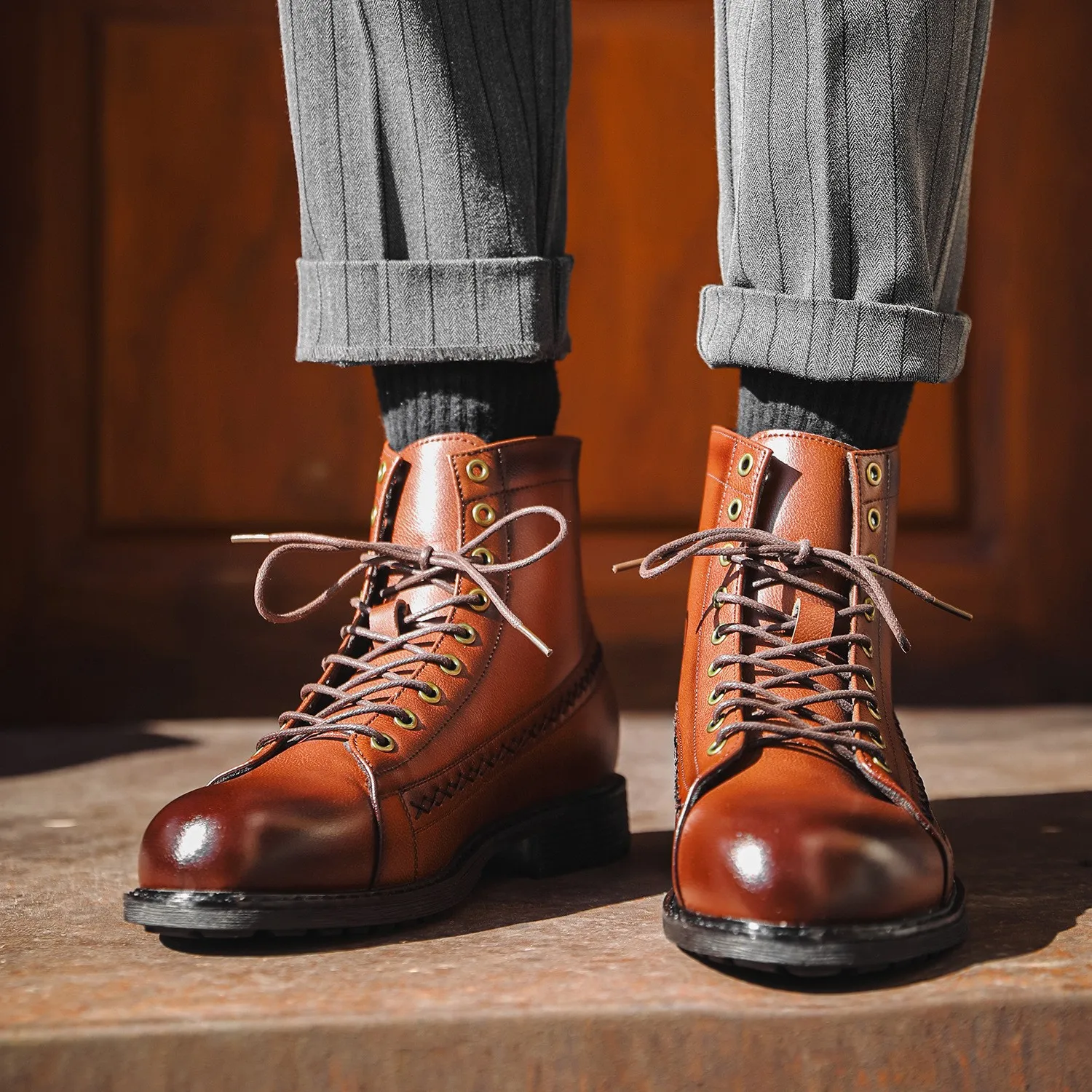 

Новые дизайнерские ковбойские сапоги в стиле вестерн на шнуровке для мужчин, осенне-зимние модные кожаные ботинки, мужская однотонная повседневная обувь в стиле ретро, мужская обувь