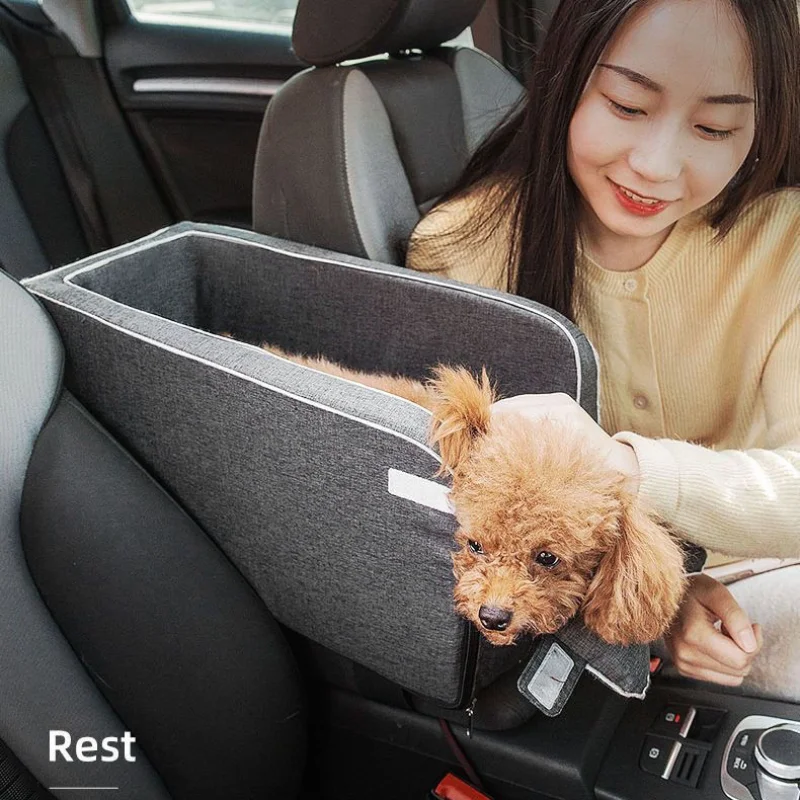 Dog Car Seats for Pets for Outdoor Travel Are Safe Comfortable The Front Seats of The Car Are Small and Medium-sized Dogs Cats