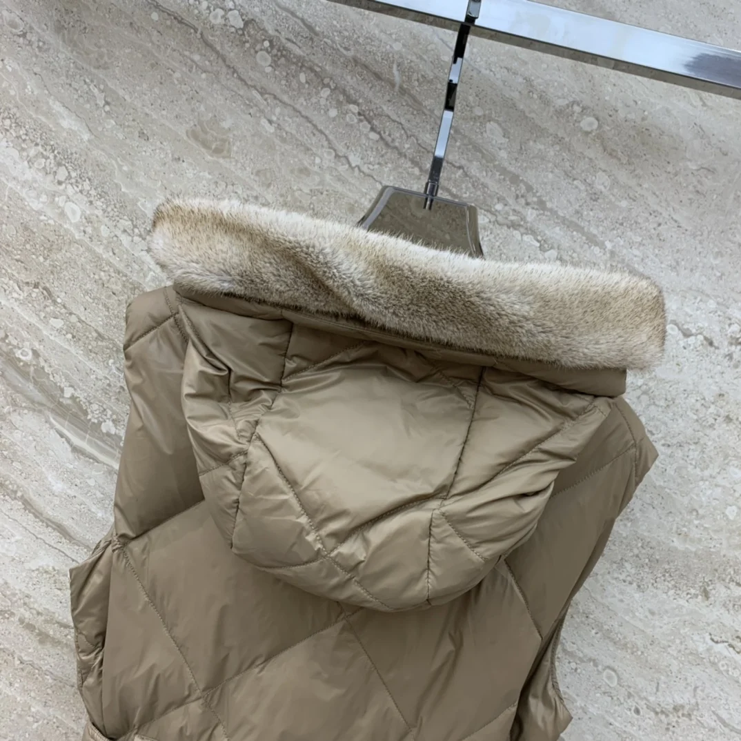 ملابس نسائية لعام 2025 بياقة صوف قابلة للفصل سترة طويلة للأسفل سترة خريف وشتاء جديدة 1027