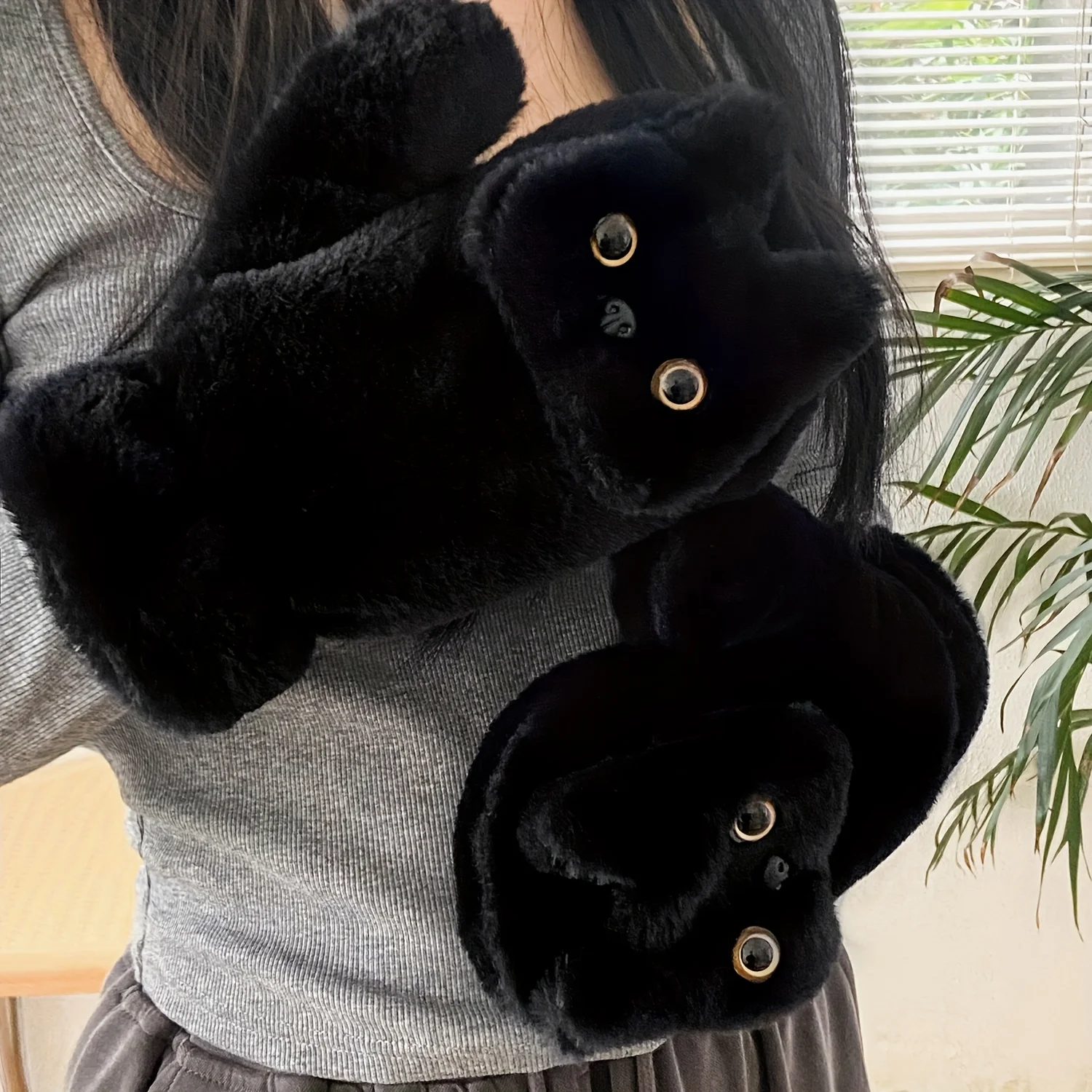 قفازات قطة سوداء - دافئة ومقاومة للرياح ولطيفة! مثالية لمتعة الشتاء في الهواء الطلق. تسوق الآن!