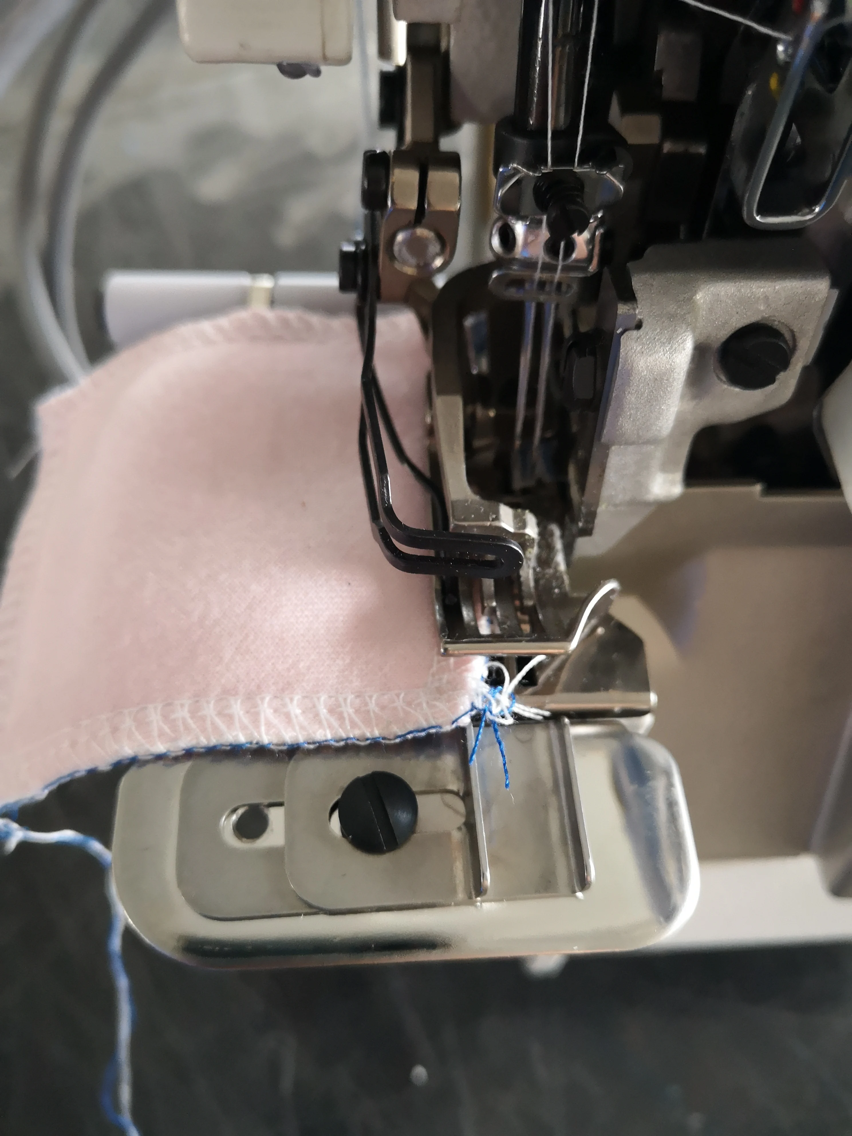 Good Quality ZY987T-4 Zoyer EX Series 4-thread Cylinder Bed Top And Bottom Feed Overlock Sewing Machine