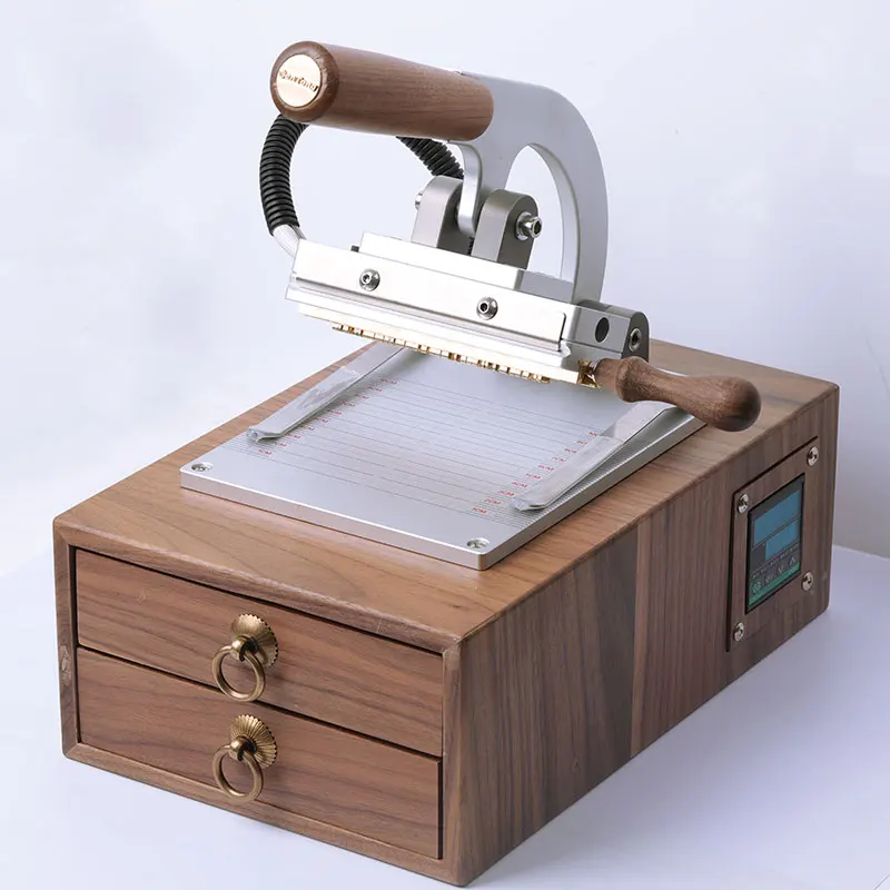 قالب نحاسي مصنوع يدويًا من الجلد القديم #2