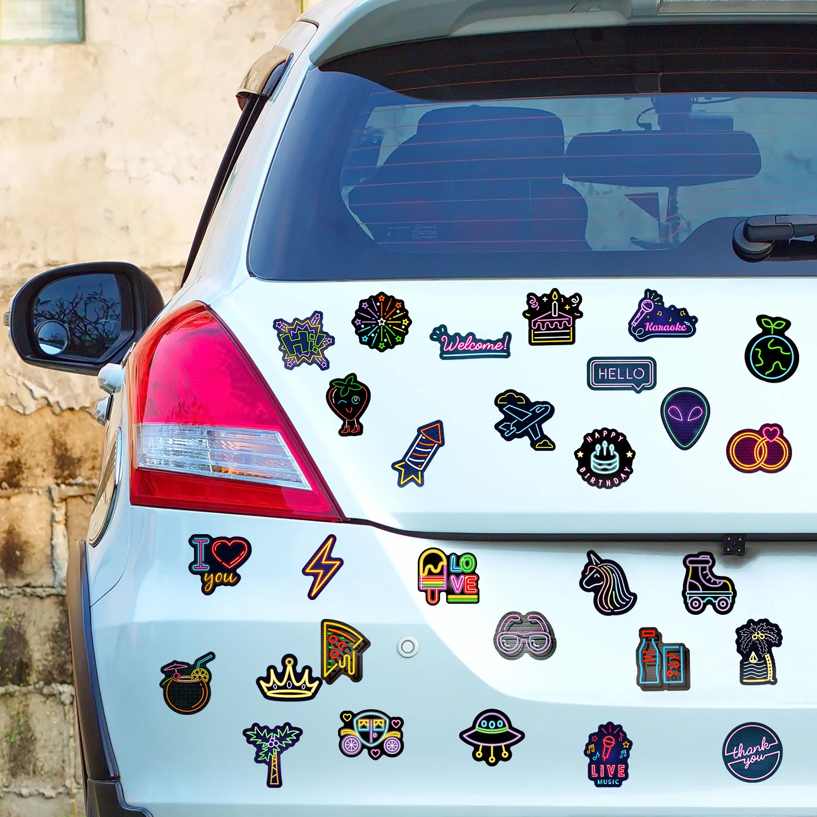 Set di adesivi graffiti al neon impermeabili da 50 pezzi per chitarra, skateboard, telefono per auto, giocattolo, decorazione creativa per cartoni animati