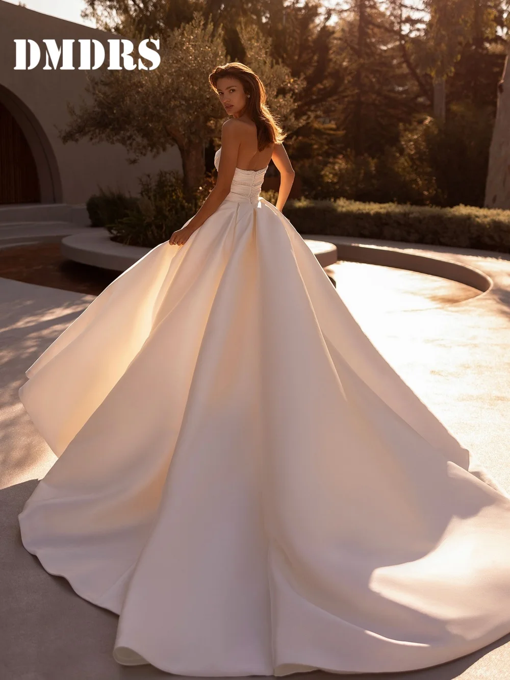 Klasyczne suknie ślubne z rozcięciem na bok Formalne satynowe suknie ślubne Stylowe suknie ślubne do ziemi Vestidos De Novia