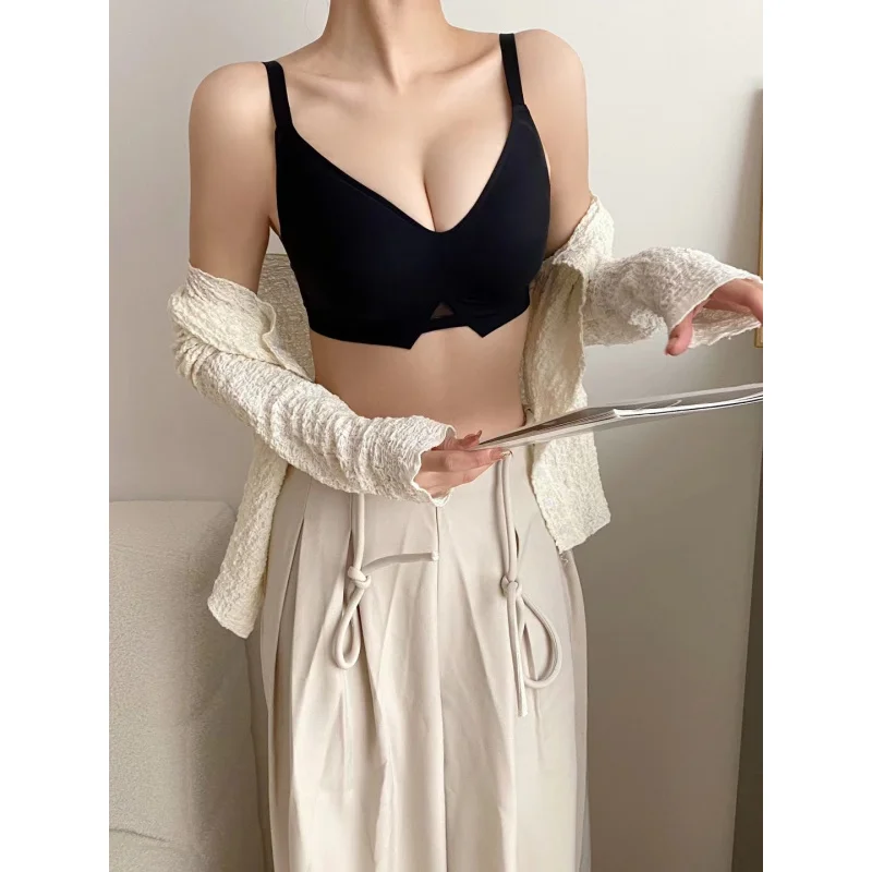 夏に集まる貧乳女性のための跡のない下着薄いスポーツビューティーベスト風固定カップリングレスブラ