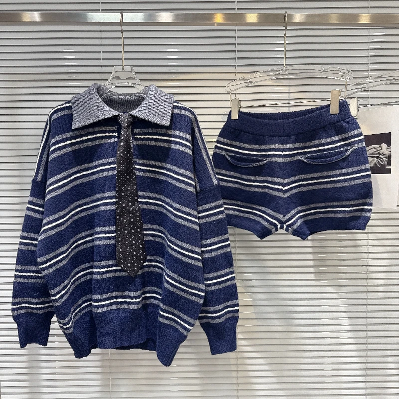 

Вязаный свитер в полоску с вырезом поло в американском стиле в стиле ретро + шорты для девочек 2025 ранняя осень, повседневный модный комплект из двух предметов