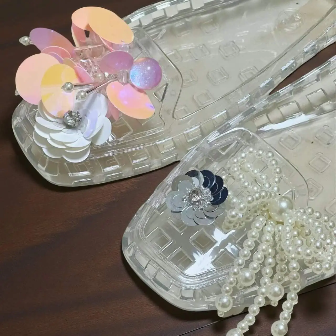 

HOT Shiny Flower Shoe Ornaments Jelly Shoe Decorations Transparent Hole Design Shoe Charms Summer Flower Decorative Shoe Buckles