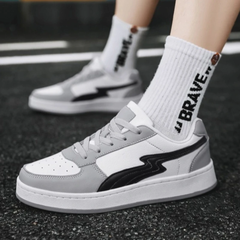 حذاء رجالي عصري جديد مستدير الأصابع غير رسمي خفيف الوزن للرجال مقاس كبير حذاء رياضي مناسب لجميع المواسم منخفض القمة مبركن