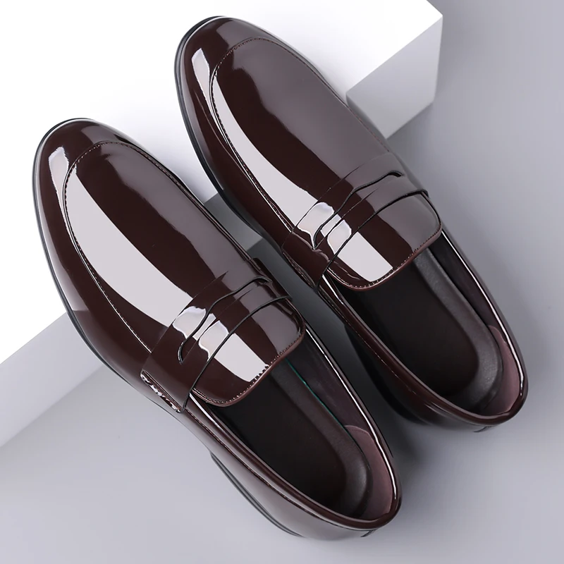 Spring Brand Comfortable Business Wedding Best Man Shoes Classic Moccasin Leather Shoes Bright Low Heel Pointed Black Loafers