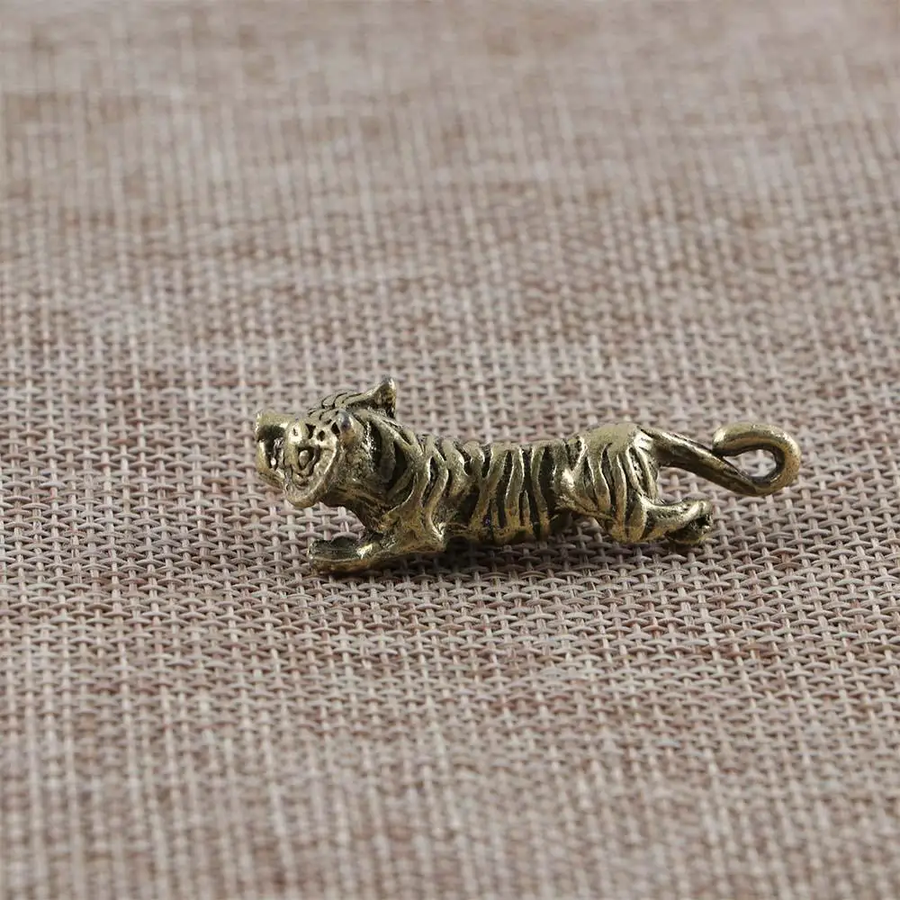 Metal Retro Style Animal Desktop Decoration Home Office Room Casting Gift Pendant Keychains Sculpture Tiger Figurine