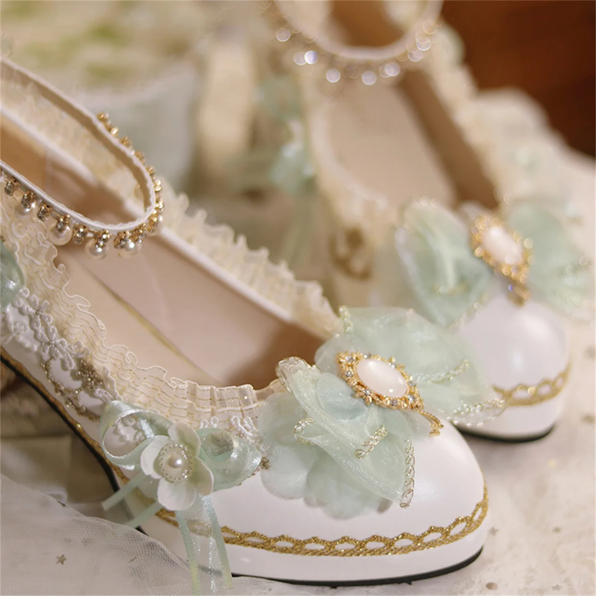 Scarpe da ragazza Lolita Vintage francesi elegante Tea Party Palaca Ribbon Bowknot perle gemme sandali a punta in pizzo 5-6cm con tacco alto