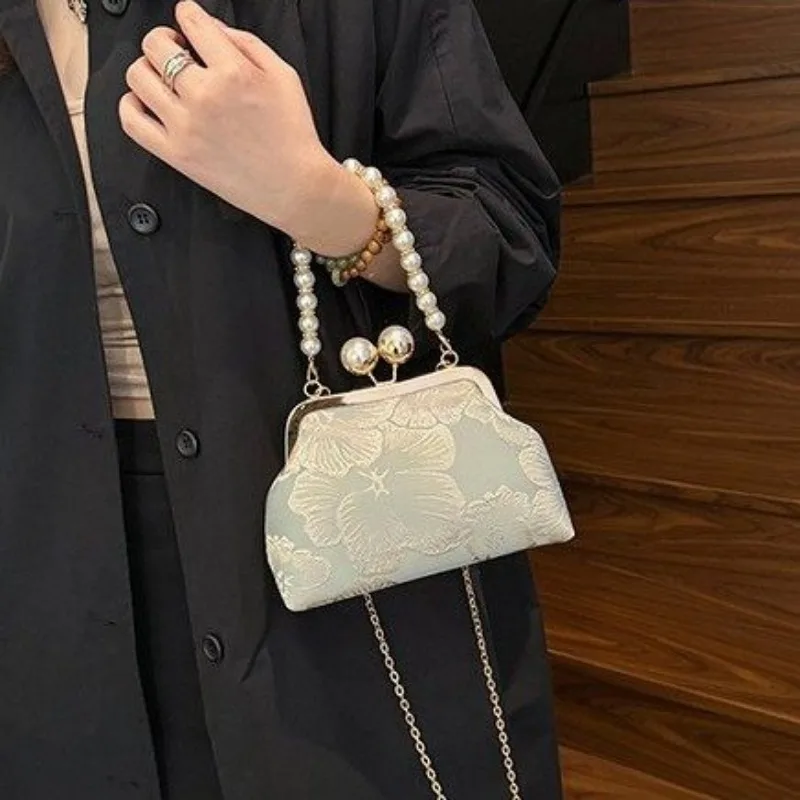 

Graceful Classic Diaper Bag Handbag One Shoulder Picnic Date Versatile Exquisite Sleek Effortless Elegant Fashionable Stylish