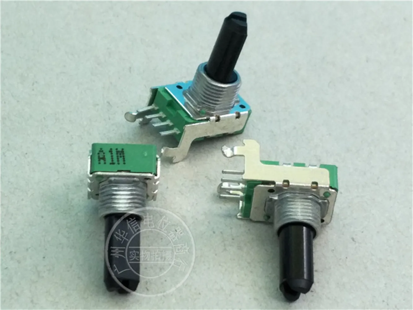 Original new 100% 142 Type horizontal single potentiometer A1M handle length 18MMF 4pin RV110F-20E1-175A-A1M (SWITCH)