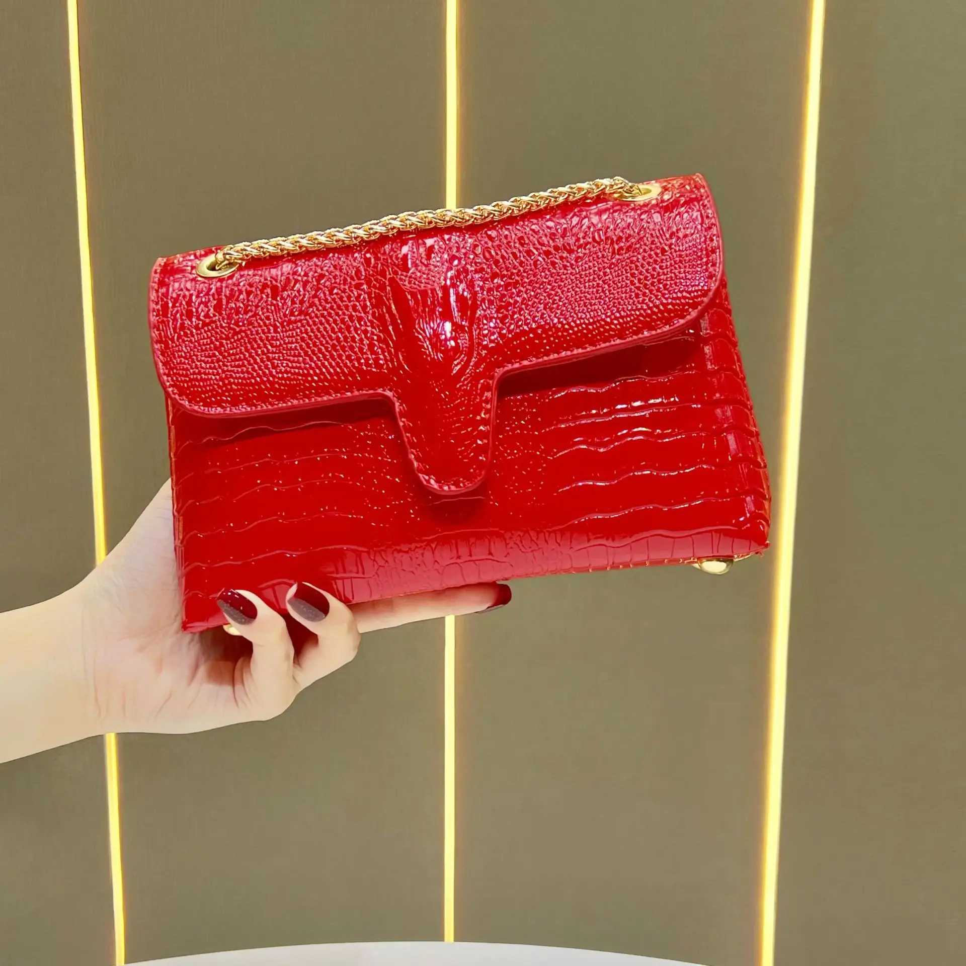 

Banquet Chain Small Square Bag Ladies Banquet Clutch Bag One Shoulder Crossbody Dinner Bag
