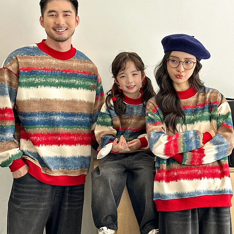 

Autumn Clothes Family Look Outfit Mother Father Kids Colored Stripe Hooide Fashion Sweatshirt Parents Children Matching Clothing