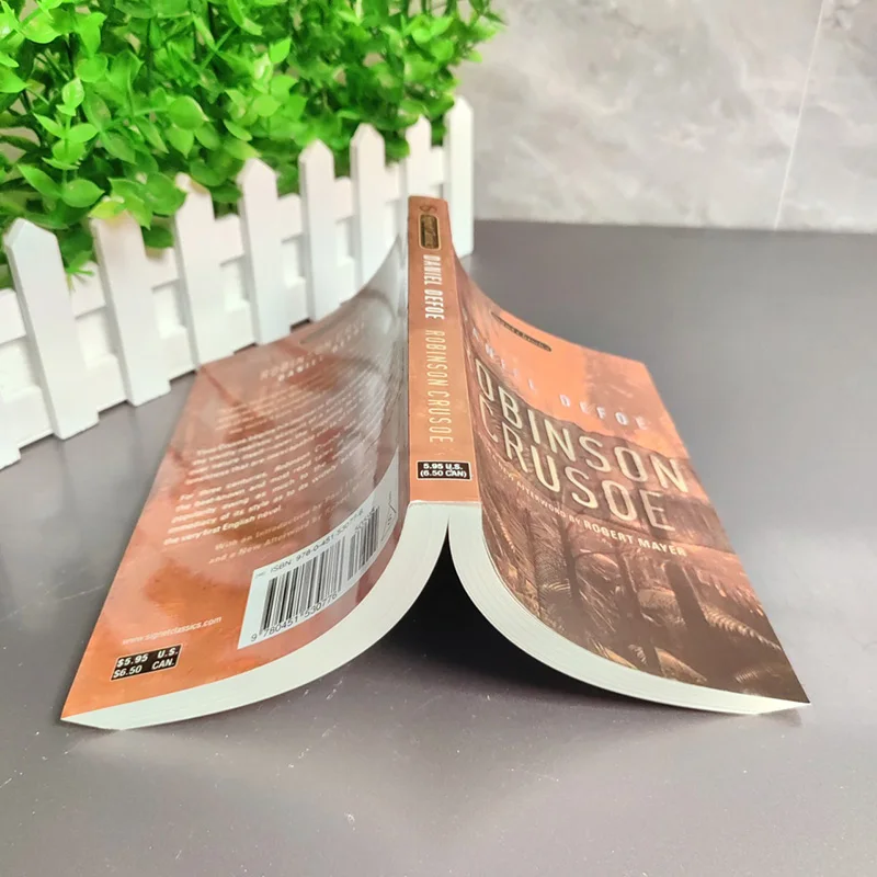 Wersja angielska powieści Robinson Crusoe Daniela Defoa, książki angielskie, klasyczna książka z bajką, libros, livros