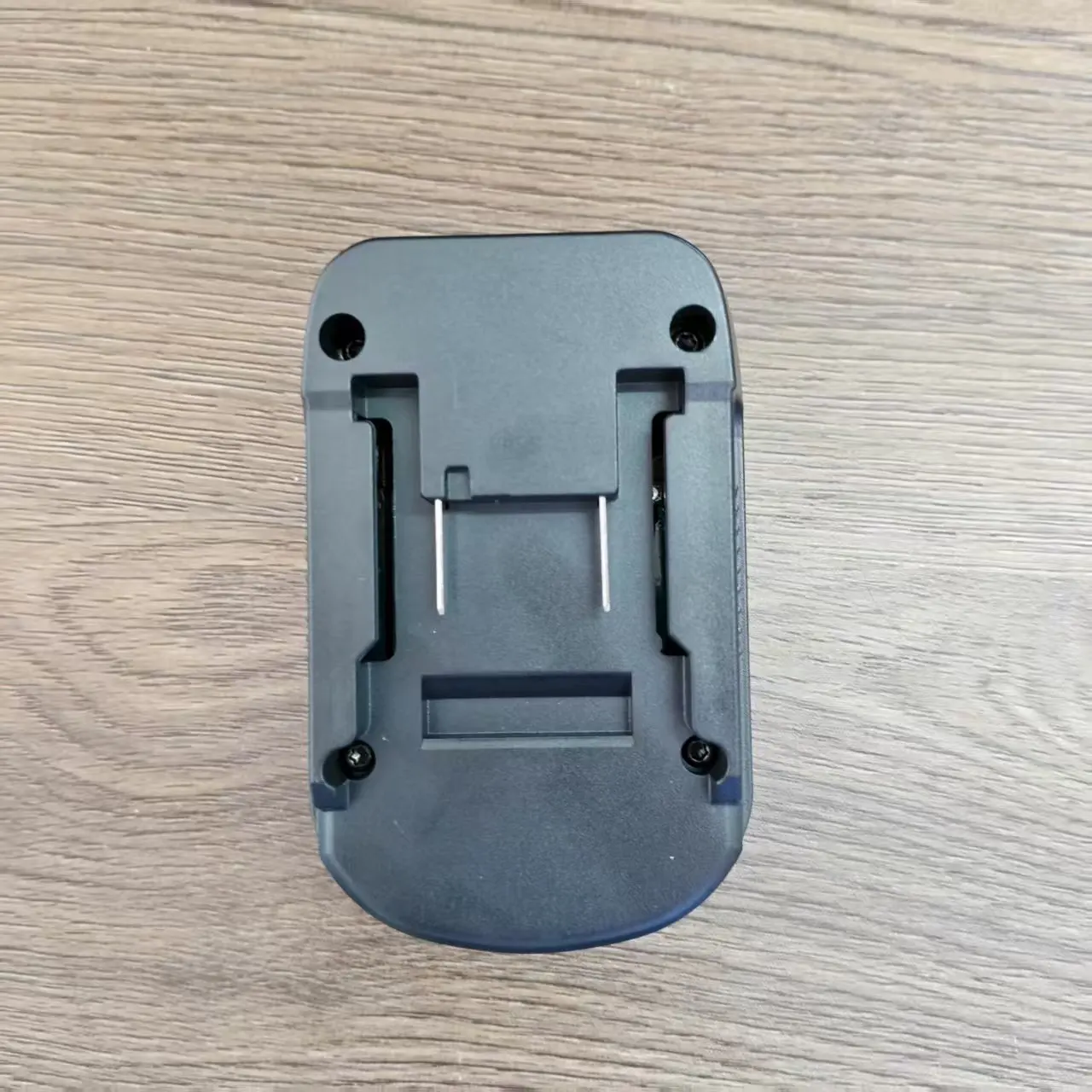 Convertitore adattatore batteria 18MT adatto per batteria agli ioni di litio da 18 V a batteria al litio Makita 18 V per utensili Makita 18 V