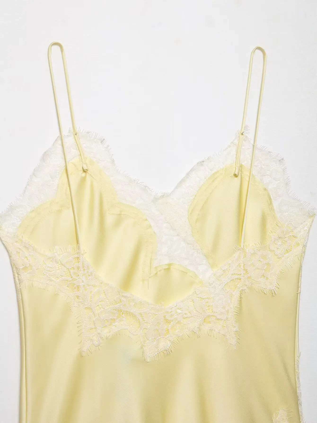 HH Damen Sommer Ärmelloses Einfarbiges Camisole-Top Sexy Spitze Ausgehöhlter V-Ausschnitt Spaghetti-Träger-Tops Unregelmäßiger Saum 2026 Strand- und Dinner-Outfit – Detail 13