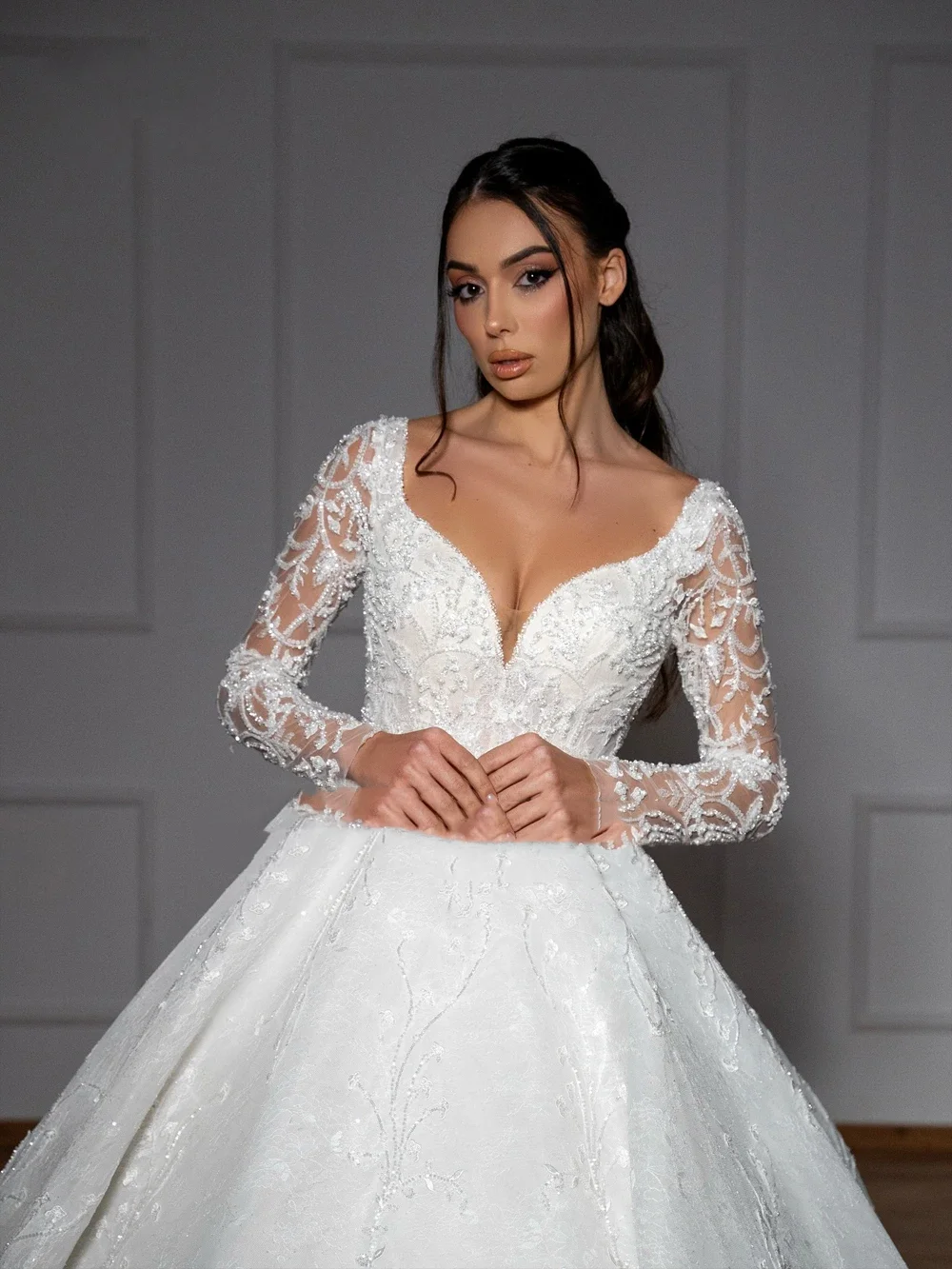 Flavinke Abiti da sposa principessa personalizzati 2025 Scollo a V maniche lunghe Scintillanti Perline Appliques Abiti da sposa con strascico in pizzo