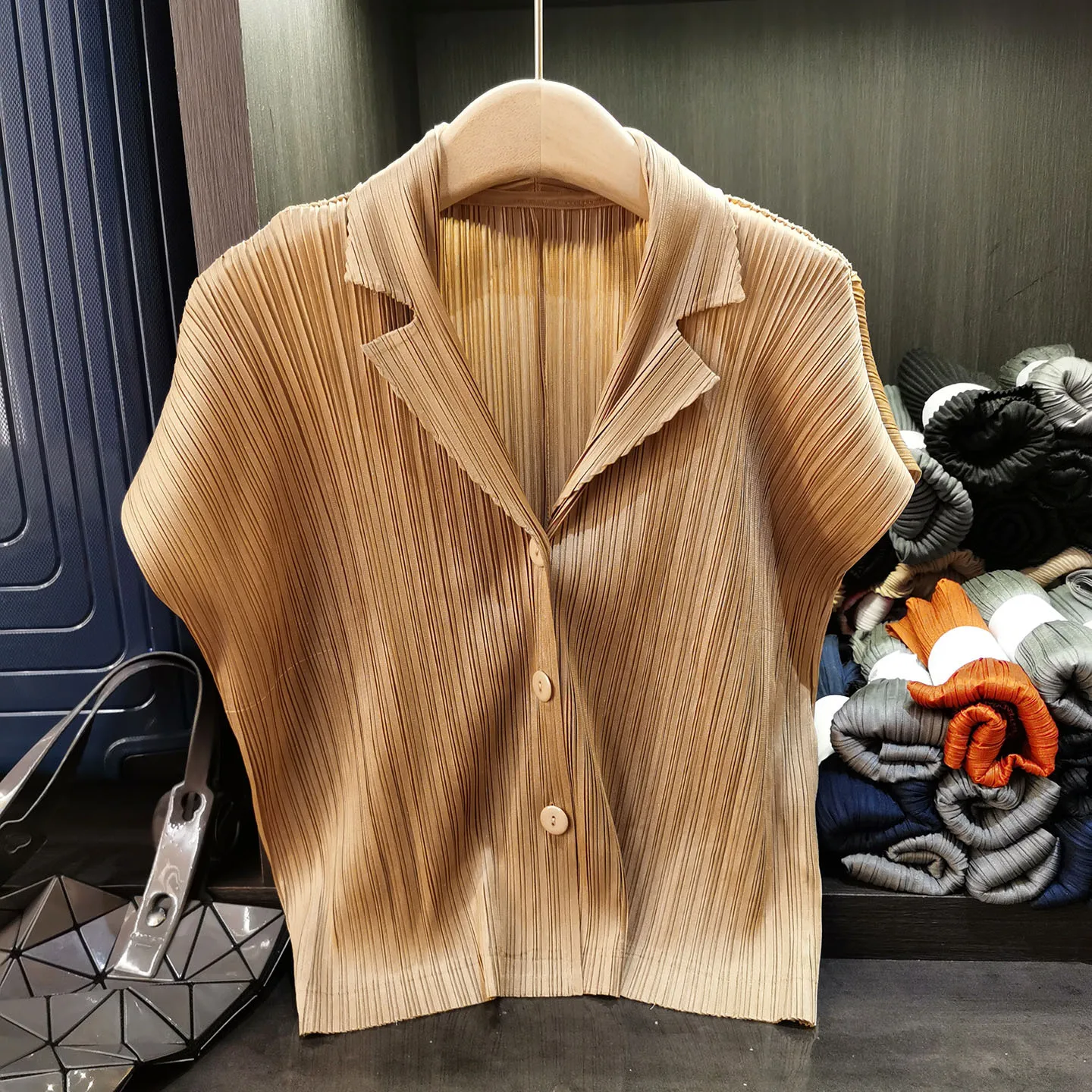 Miyake Summer New Short-sleeved Cardigan High-end Temperament Simple Suit Collar Short Jacket Thin Versatile Solid Color Folds
