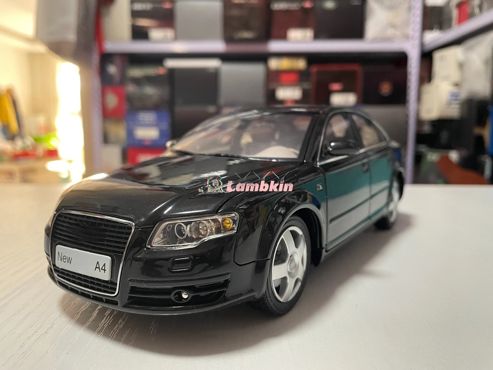 

Украшение модели 1:18 для оригинального AudiA4 B7 2006-2008 старая модель с большим ртом черная из принта только старая классическая модель автомобиля