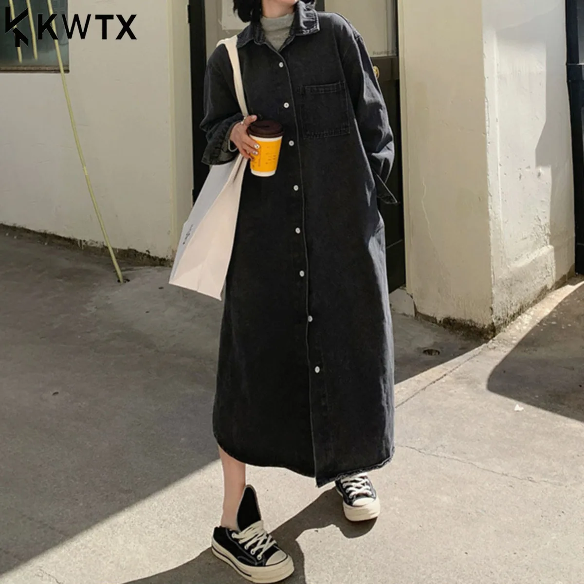 

KWTX 2025 Новая женская джинсовая куртка средней длины, винтажная однобортная рубашка с лацканами, стильная повседневная однотонная весна-осень