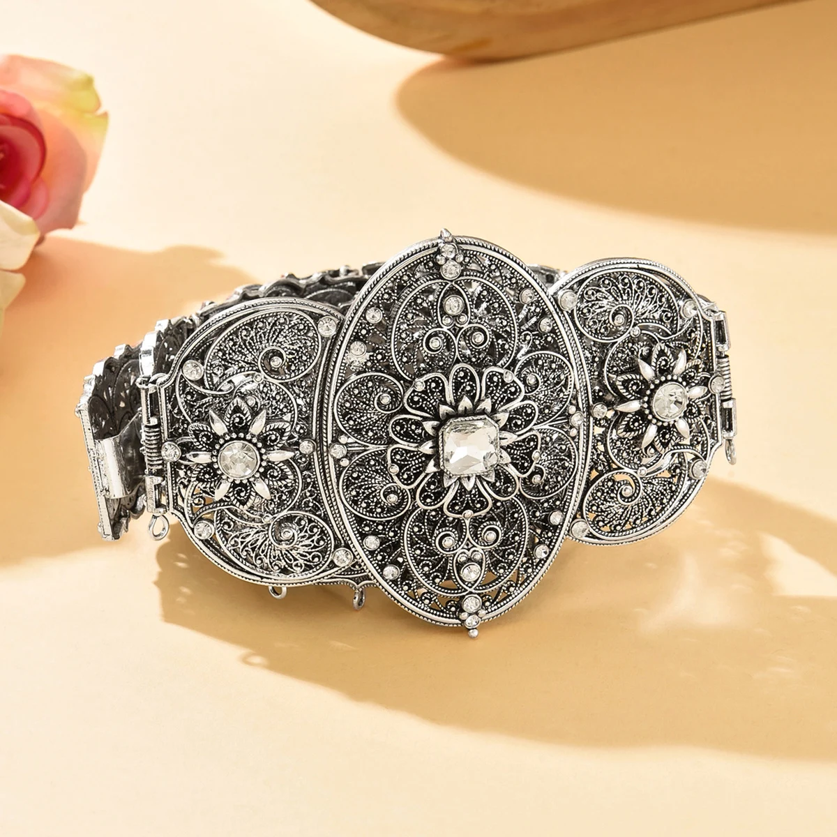 

Vintage Silver Filigree Bridal Belt - Wedding Accessory With Intricate Carvings And Diamond Accents For Elegant Bridal Outfits