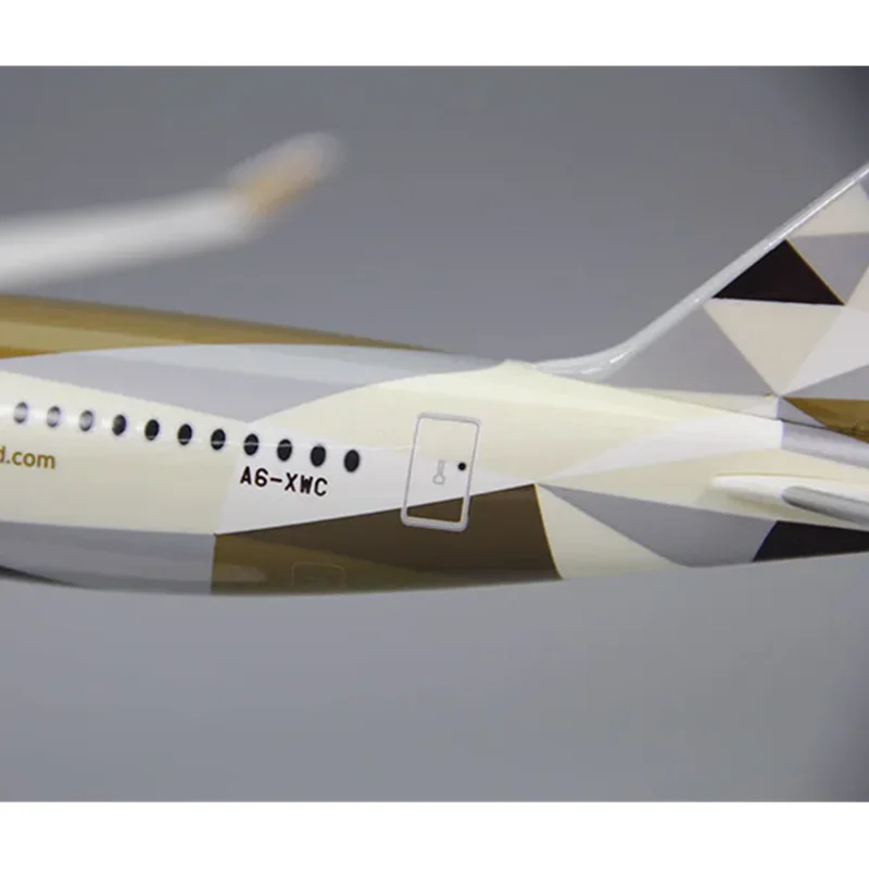 جديد 1:200 مقياس طائرة هوائية الاتحاد A350-1000 ABS البلاستيك مع قاعدة نموذج طائرة لعبة لجمع الهدايا طائرة بلاستيكية