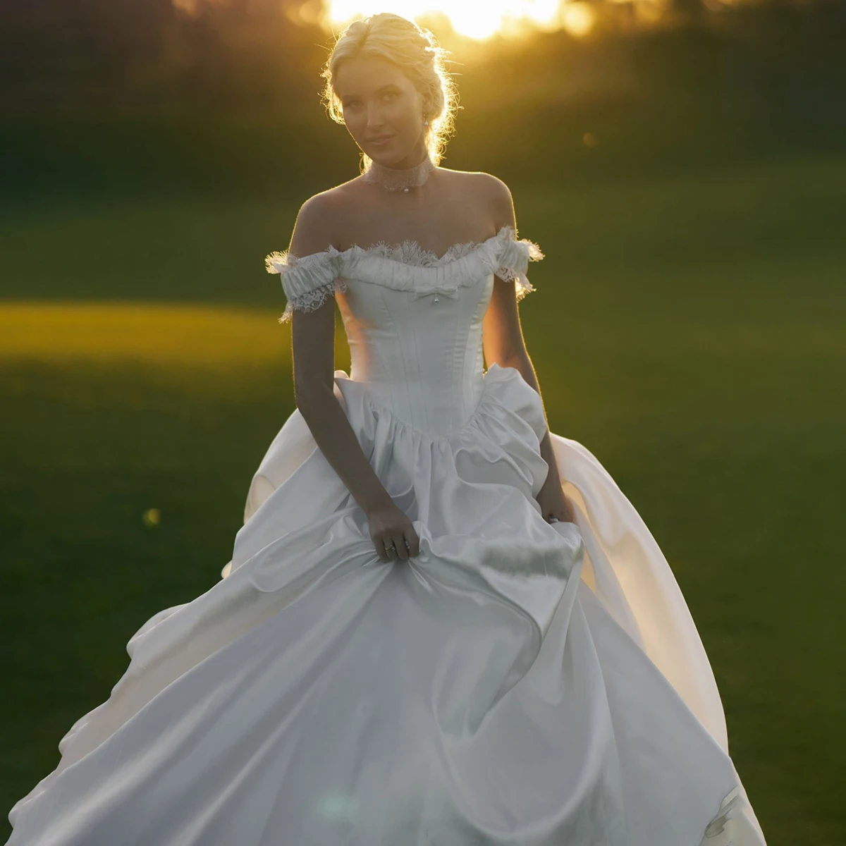 Off Shoulder Princess Corset Satin Bridal Ball Gowns Plus Size Lacing Closure Ivory Customized Eyelash Lace Retro Wedding Dress