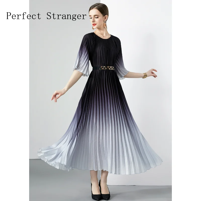 2024 Miyake New Summer Pleated Long Dress Women O-Neck Lace-up Belt Gradient Loose Large Size Vintage Party Party Maxi Dress